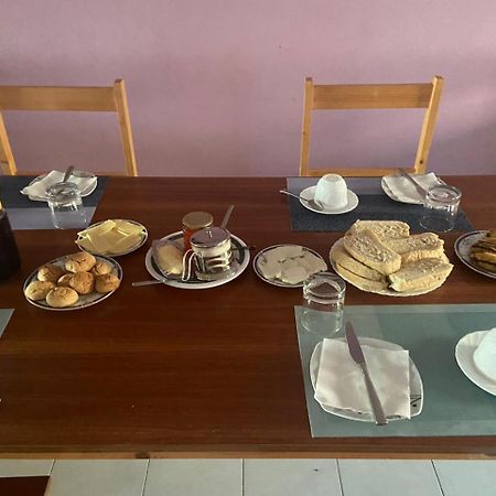 Casa Ze & Sonia Acomodação com café da manhã Portela Exterior foto